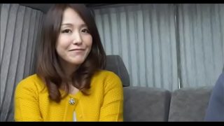 最高級に美しくてエッチが大好きな可愛いオバサンをナンパしてエロメン男優とマ〇コ生ハメエッチするオバサンエロ動画。