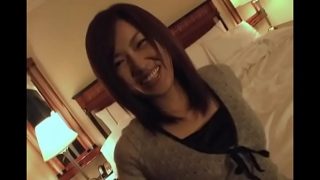 美形で上品で高級感のあるの可愛いオバサンと長時間のセックスで盛り上がってマ〇コにゴムなしでセックスする無修正動画デス!!!